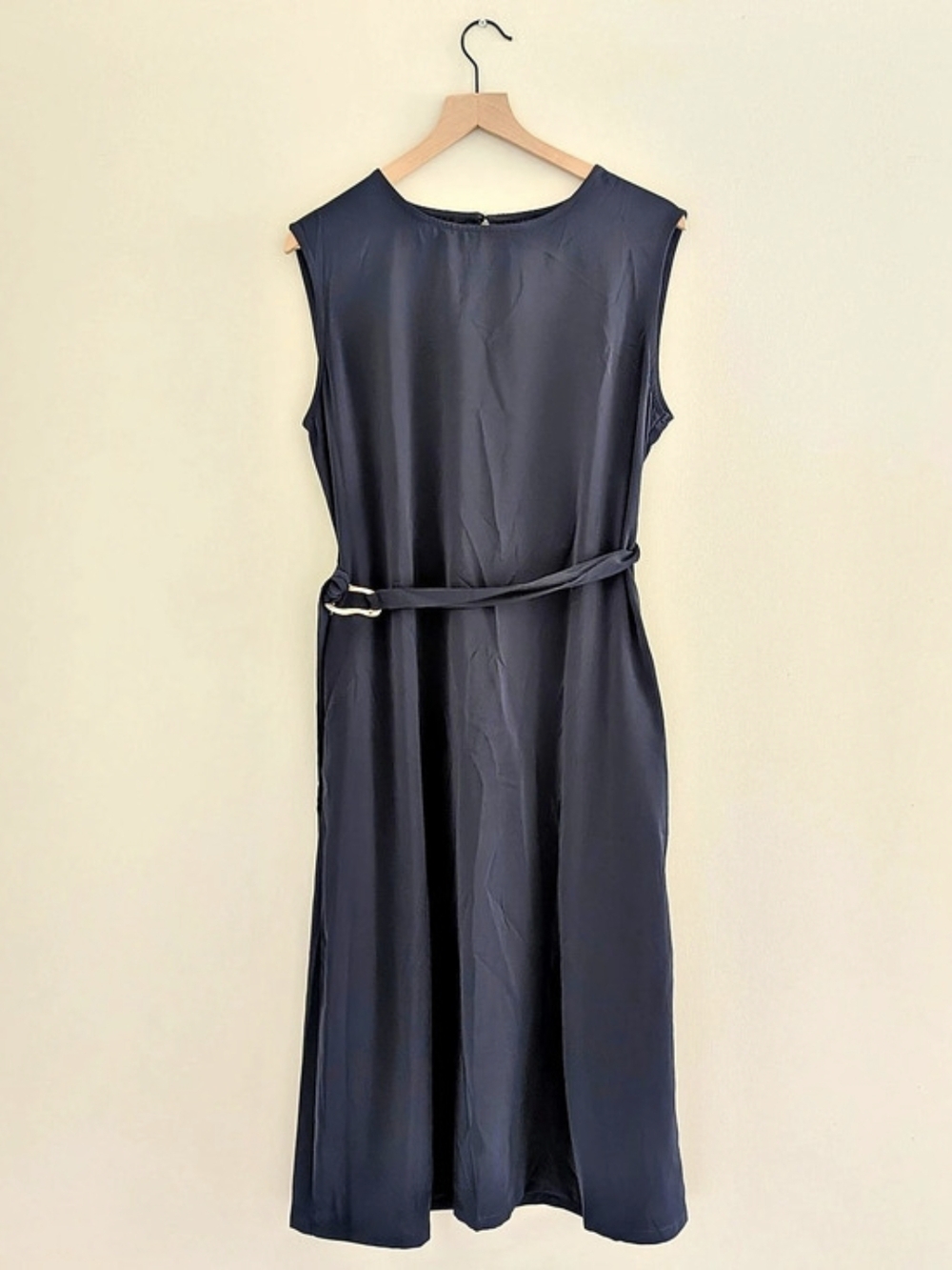 Dokotoo Belted Dress With Gold Toned Hardware in Navy Size Large NWT